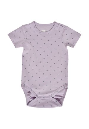 Korte mouwen romper in zachte lavendel met marineblauwe geometrische patronen. Heeft drukknoopsluitingen op de schouder en onderkant voor eenvoudig verschonen.