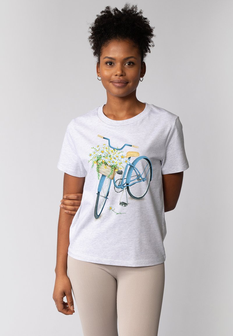 Graues Baumwoll-T-Shirt mit einem Grafikmotiv eines blauen Fahrrads mit einem Blumenkorb, akzentuiert durch gelbe Gänseblümchen und grünes Laub.