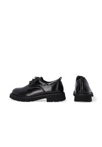 Schwarze Leder Schnürschuhe mit glatter Oberfläche, runder Zehenform und dicker Gummisohle. Merkmale sind die gesteppten Akzente und eine Zuglasche.