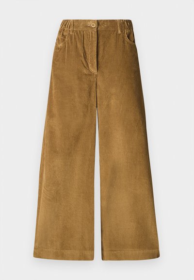 Pantalones de pata ancha de pana marrón con un acabado texturizado, que cuentan con un cierre de botón, bolsillos frontales y patrón de rayas verticales.
