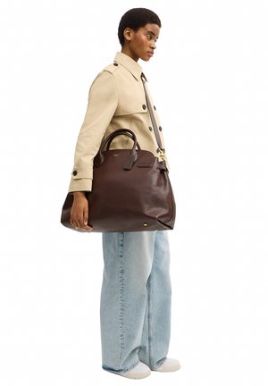 COACH, SOFT EMPIRE CARRYALL 48 - Håndtasker - b maple