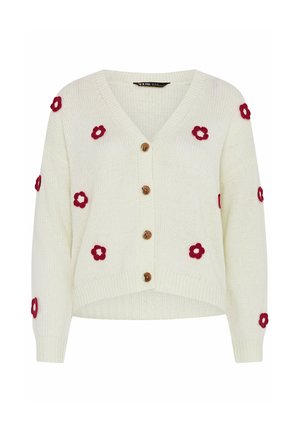 Witte gebreide cardigan met bruine knopen en rode bloemapplicaties verspreid over de voorkant en mouwen.