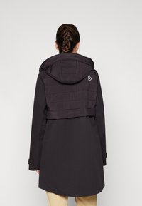 Didriksons HELLA WNS PARKA - Soft shell jacket - black