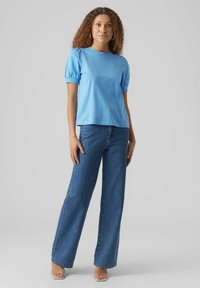 Vero Moda VMKERRY 2/4 O-NECK NOOS - Navadna majica - little boy blue