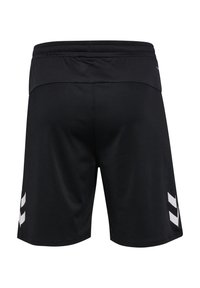 Pantalones cortos deportivos negros con una amplia cinturilla elástica, costuras planas y un diseño de logo reflectante en el lado izquierdo.