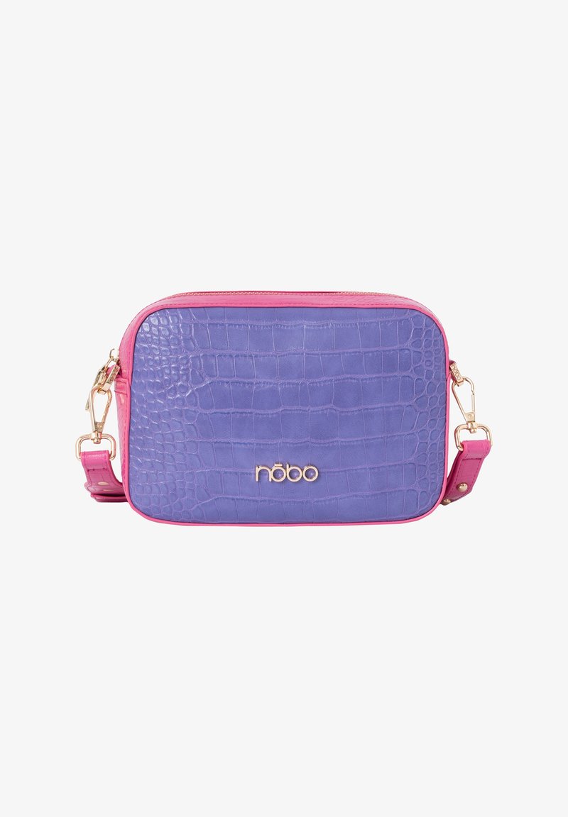 Borsa a tracolla in similpelliccia di coccodrillo viola con dettagli rosa e hardware dorato. Presenta una chiusura con zip e una tracolla regolabile.