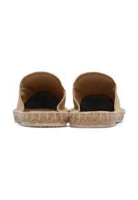 Tan espadrilles met open achterkant, geweven jute zolen en een gladde stofvoering. Geaccentueerd met een lichtgewicht constructie en een afgeronde te ontwerpen.