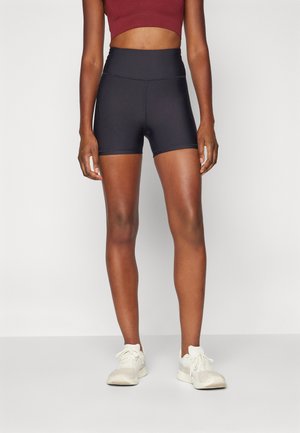 PACESETTER SHORTIE - Leggings - black
