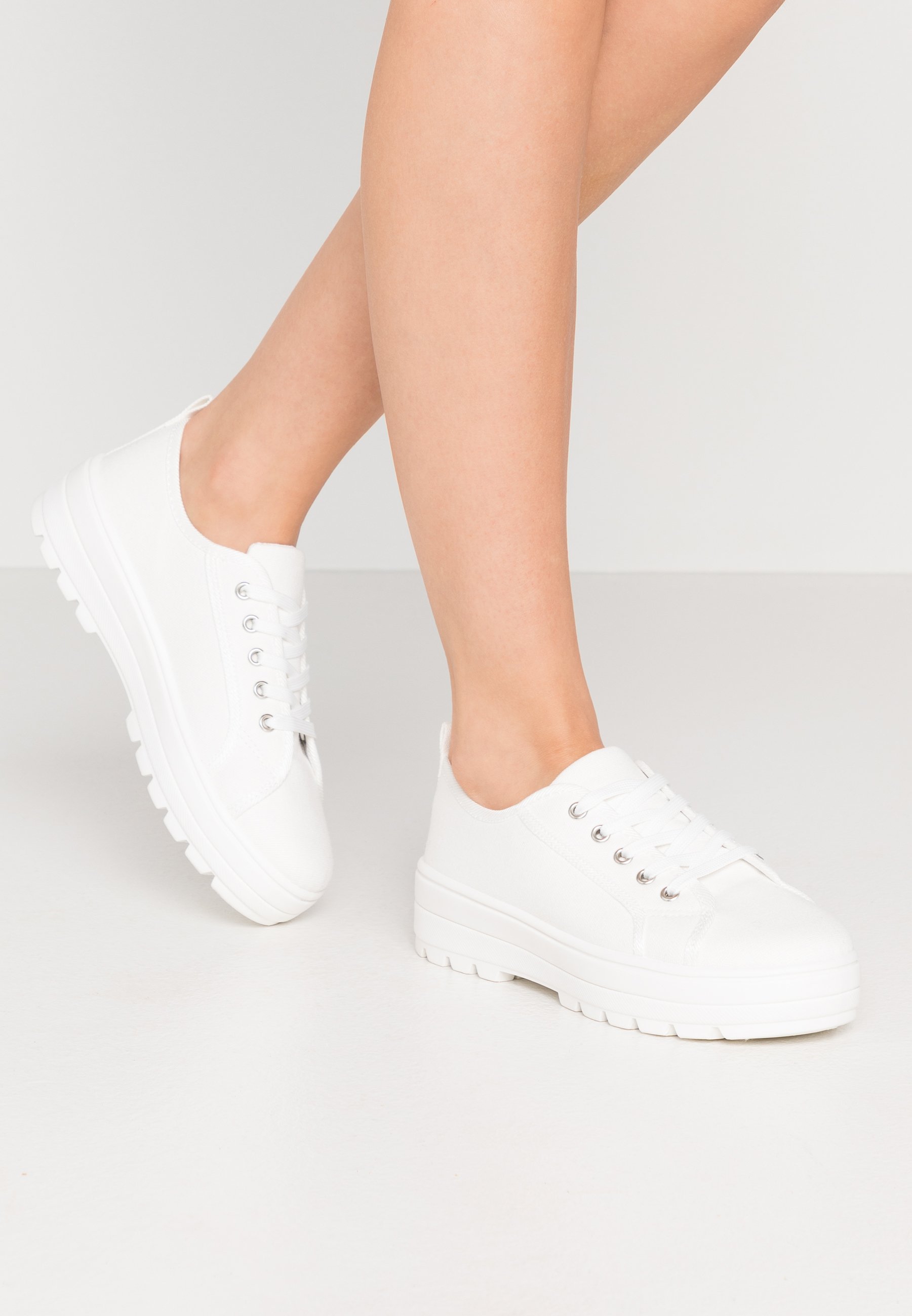 LOLA SKYE TWEEZE CLEATED SOLE TRAINER Sneakers white LOLA SKYE TWEEZE CLEATED SOLE TRAINER Sneakers white