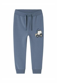 Blauwe joggingbroek van een zacht materiaal, met een tailleband met trekkoord en ribgebreide manchetten, voorzien van een tractorafbeelding op de linkerdij.