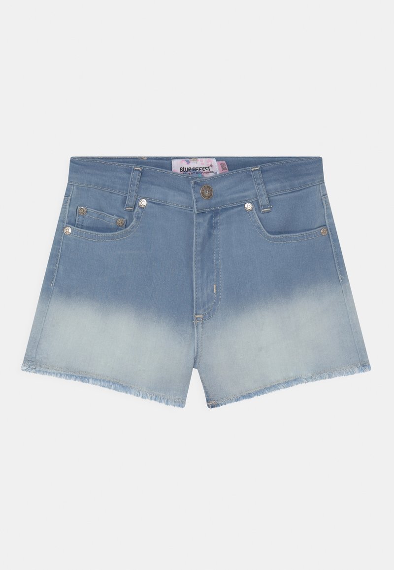 Shorts en denim bleu clair dégradé avec un ourlet effiloché. Offre des poches avant et des accents en métal. Fabriqué en tissu doux et durable.
