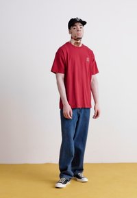 Carhartt WIP VISTA  - Basic póló - scarlet