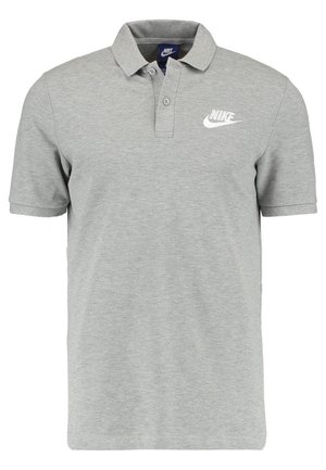 Polo gris en mélange de coton, avec un col classique, des manches courtes et un logo Nike blanc sur la poitrine gauche.