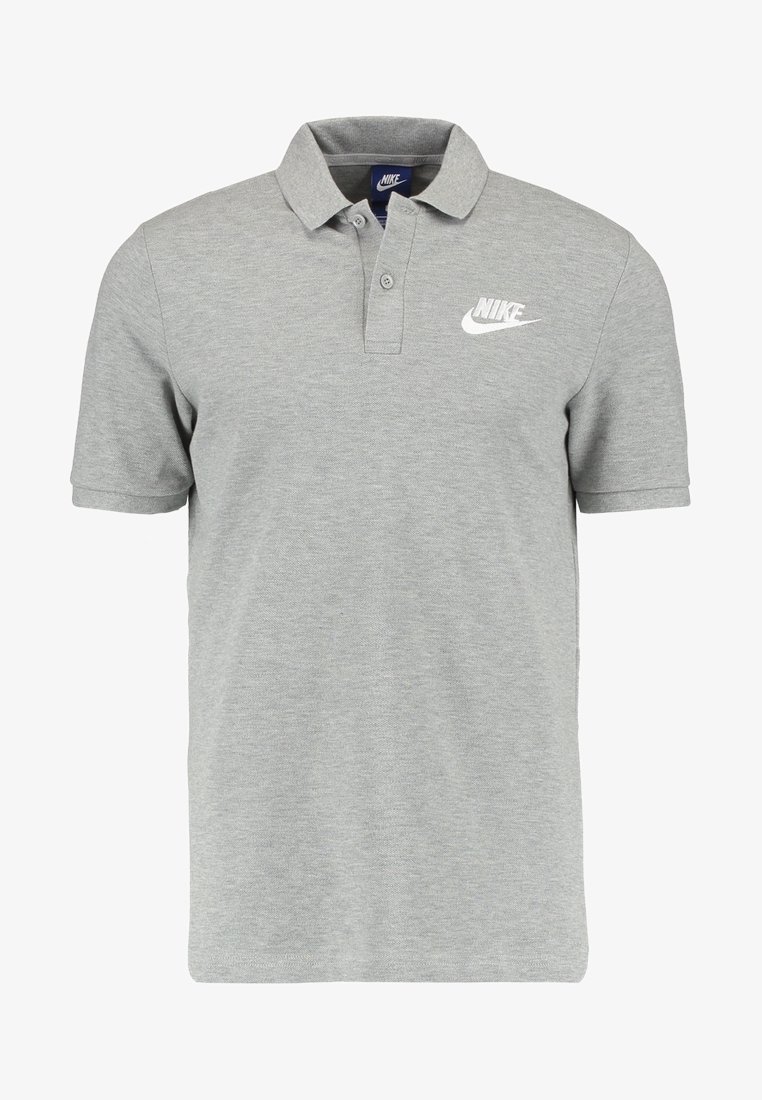 Polo gris en mélange de coton, avec un col classique, des manches courtes et un logo Nike blanc sur la poitrine gauche.