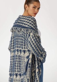 Guess FRANSEN UND PATCHWORK - Cardigan - mehrfarbig grundton blau