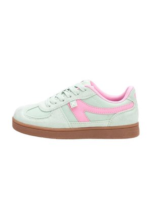Zapatillas de ante con parte superior en verde claro, acentos en rosa y suela de goma marrón. Diseño con cordones y acolchado en el cuello y la lengua.