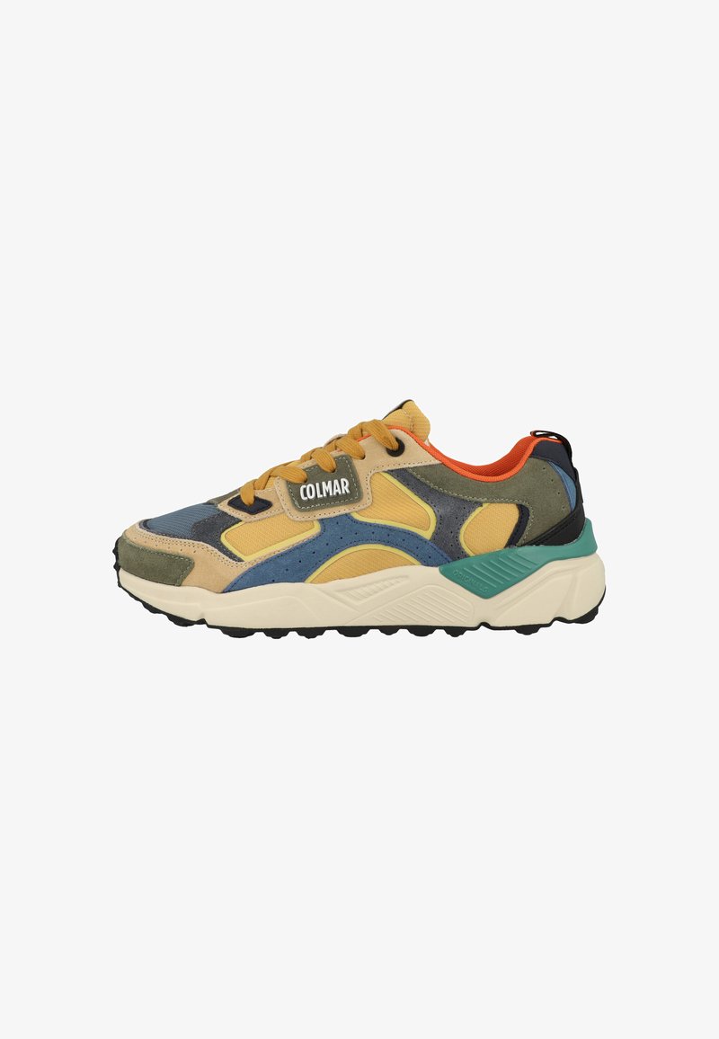 Mehrfarbiger Colmar Sneaker mit blauen, gelben, grünen und orangefarbenen Einsätzen, Gummisohle, Textiloberteil und "COLMAR"-Logo an der Seite.
