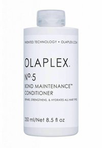 Olaplex No. 5 Bond Maintenance Conditioner in een witte cilindrische fles, met een duidelijke dop en een zwart tekstlabel met productdetails.