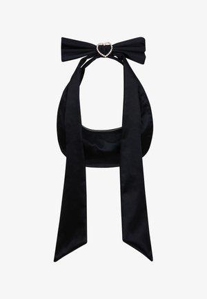 Sac à main en satin noir au design structuré, orné d'un nœud sur le dessus avec un accent en cristal en forme de cœur et une fermeture à glissière.