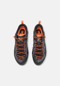 Salewa MS WILDFIRE EDGE GORE TEX - Obuća za pješačenje - onyx/black