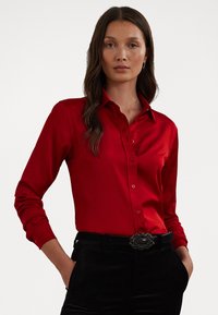 Lauren Ralph Lauren CLASSIC FIT SATIN CHARMEUSE SHIRT - Blusa com botões - festive red