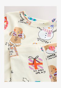 Non sélectionné, ecru santa snowman print