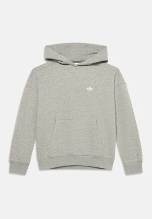 Jasnoszara bluza z kapturem, z kieszenią z przodu i małym białym logo na lewej piersi na jednolitym tle.