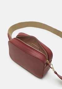 Coccinelle TEBE - Cross body bag - bordeaux