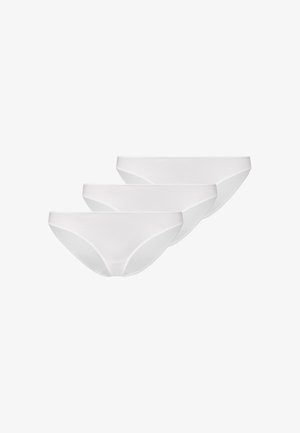 Drei schlichte weiße Damen-Bikini-Slips, in versetzter Reihe auf weißem Hintergrund angeordnet.