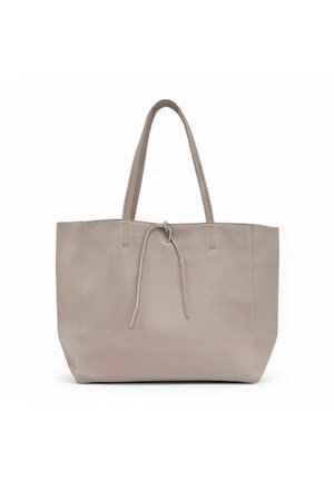 Sac cabas en cuir beige avec longues anses et un détail de nœud central sur fond blanc uni.
