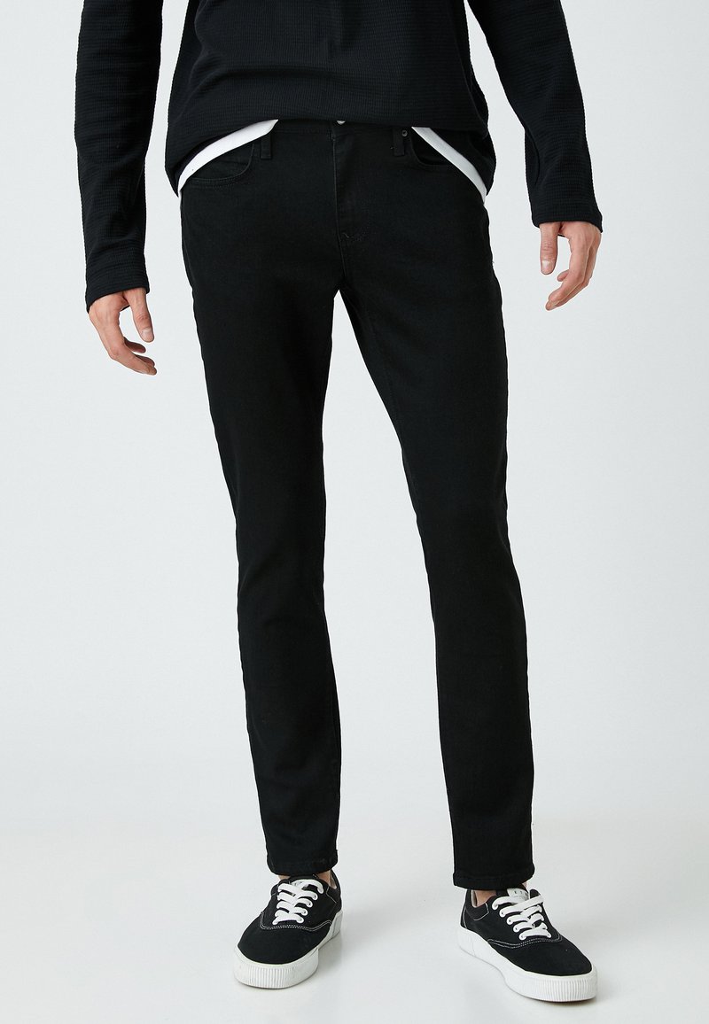 3115081 Black Michael Jeans