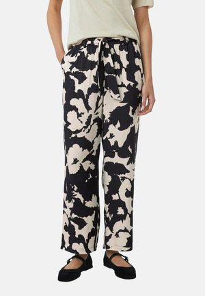 Schwarz-weiß gemusterte weit geschnittene Hose mit elastischem Bund und Kordelzug, die ein Blumenmuster und eine weiche Stoffstruktur aufweist.