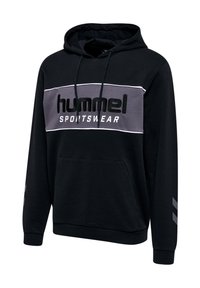 Zwarte hoodie met een grijs borstpaneel met de tekst "hummel SPORTSWEAR", voorvak kangoeroezak, trekkoorden en chevrons op de mouwen.