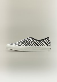 Επιλέχθηκε, black/offwhite