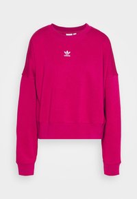 Fuksjowy, krótki sweatshirt z prążkowanym dekoltem, długimi rękawami i białym logo Adidas na klatce piersiowej. Gładka faktura, casualowy styl.