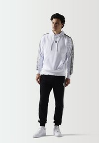 11 DEGREES RETRO TAPED - Jersey con capucha - white