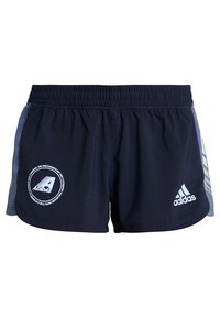 Navy urheilusortsit joustavalla vyötäröllä, kevyillä sinisillä sivupaneeleilla, Adidas-logolla ja pyöreällä graafisella painatuksella edessä.
