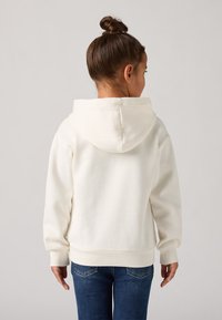 Levi's® LVG BATWING CHEST HIT - Jersey con capucha - egret