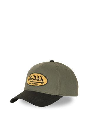Gorra de béisbol Von Dutch verde oliva y negra con visera curva y parche ovalado amarillo con el logo que dice ""Von Dutch California"" en el panel frontal.