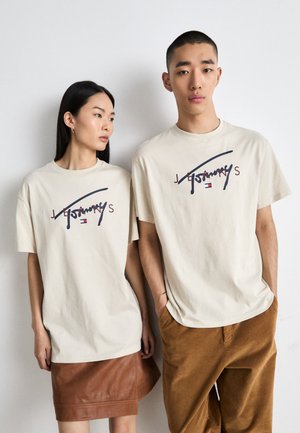 SIGNATURE TWIST TEE UNISEX - Majica kratkih rukava s printom - newsprint