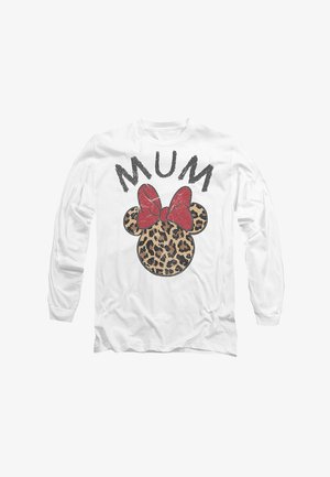 Langärmliges weißes T-Shirt mit einem Leopardenmuster von Minnie Mouse Kopf, einem roten Glitzerband und dem Wort "MUM" in fetten schwarzen Buchstaben.