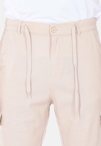 Non selezionato, beige