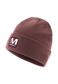 Brauner Strickmütze aus weichem Material, mit umgeschlagenem Bund und einem quadratischen Logo-Patch, auf dem "M" und "MERRELL" in weißer Schrift stehen.