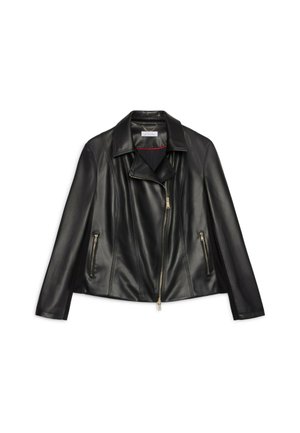 Veste de moto en cuir noir avec fermeture éclair sur le devant, deux poches latérales et col en V. Présente des détails de couture et une texture lisse.