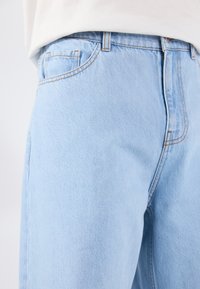 Thumbnail Image 8