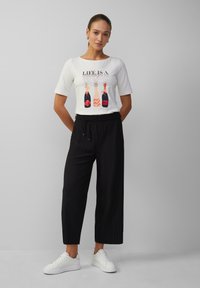 s.Oliver BLACK LABEL Trousers - schwarz