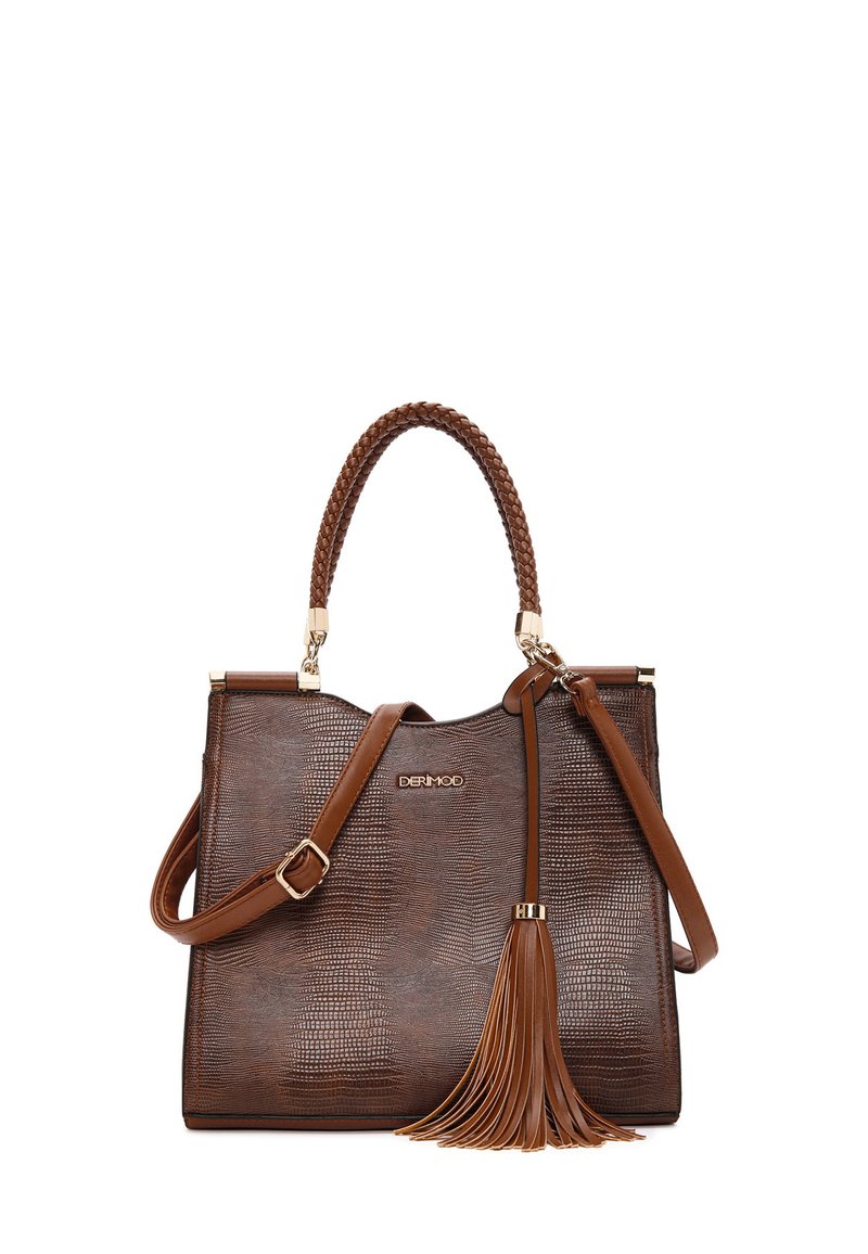 Bruine leren tote bag met een textuur oppervlak, gevlochten handvaten en een afneembare kwast. Bevat gouden hardware accenten.
