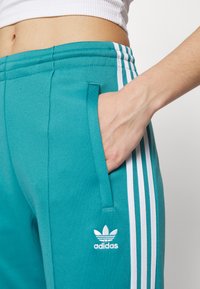 adidas Originals ADICOLOR SUPERSTAR TRACK - Spodnji deli trenirk - arctic fusion