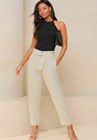 Lipsy BELTED SMART REGULAR  - Tygbyxor - cream