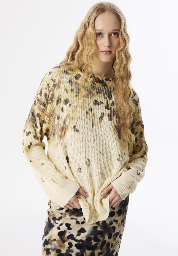 RELAXED FIT WITH A VINTAGE EFFECT - Strickpullover - natural